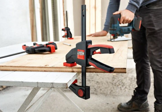 Bessey EHKM06 6 in. x 2-3/8 in. 100 lb. Clamping Force EHK One Handed Medium Trigger Clamp - Image 3