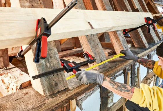 Bessey EHKM06 6 in. x 2-3/8 in. 100 lb. Clamping Force EHK One Handed Medium Trigger Clamp - Image 4