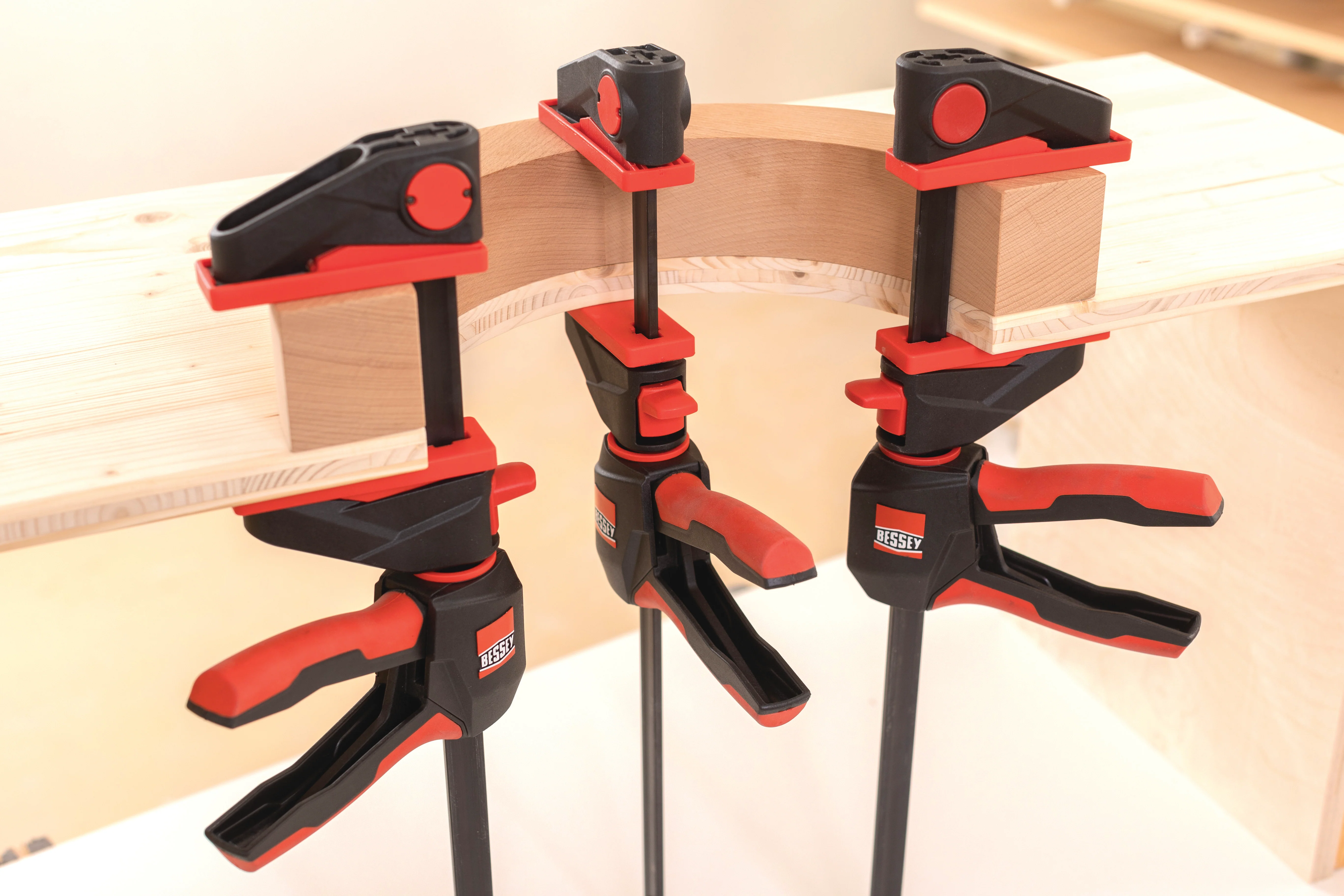 Bessey EHKL360-06 6 in. x 2-3/8 in. Trigger Clamp with 360 Rotating Handle - Image 2
