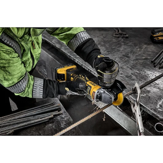 DEWALT DCG410WW1 20V MAX XR BL 4-1/2 In. - 5 In. Angle Grinder Kit W/ XR POWERPACK - Image 7