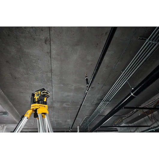 DEWALT DCLE14251GB USB Rechargeable Green 5 Spot & Cross Line Laser Kit - Image 5