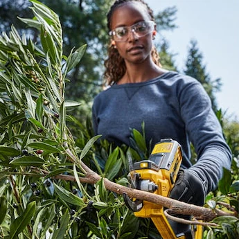 DEWALT DCPR320B 20V MAX 1-1/2 in. Cordless Pruner (Tool Only) - Image 7