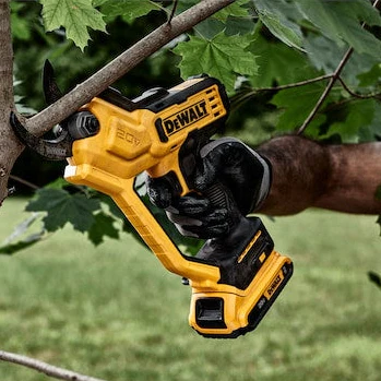 DEWALT DCPR320B 20V MAX 1-1/2 in. Cordless Pruner (Tool Only) - Image 8