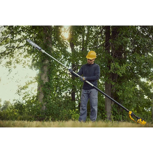 DEWALT DCPS671X1 60V 10 in Telescoping Pole Saw Kit - Image 7