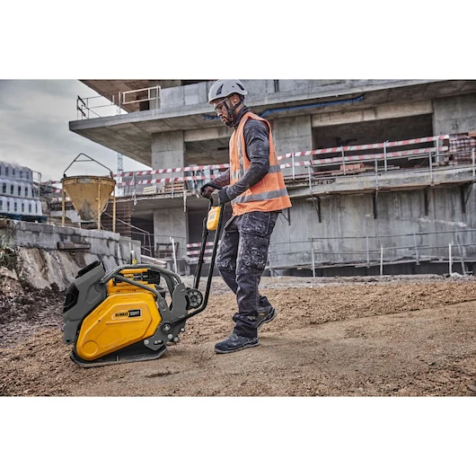 DEWALT DCPS7154AG2 60V POWERSHIFT PLATE COMPACTOR KIT - Image 6