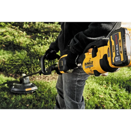 DeWalt DCST972X1 60V MAX Lithium-Ion 17" Cordless Brushless Attachment Capable String Trimmer Kit - Image 11