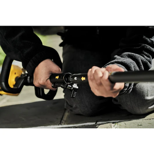 DeWalt DCST972X1 60V MAX Lithium-Ion 17" Cordless Brushless Attachment Capable String Trimmer Kit - Image 17