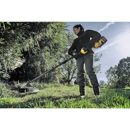 DeWalt DCST972X1 60V MAX Lithium-Ion 17" Cordless Brushless Attachment Capable String Trimmer Kit - Image 5