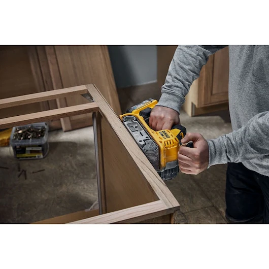 DeWalt DCW220B 3 x 18 in 20 V Lithium-Ion Brushless Cordless Belt Sander - Image 8