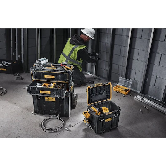 DeWalt DWST08035 TOUGHSYSTEM® 2.0 5.3 gal 255 mm Deep Compact Tool Box - Image 9