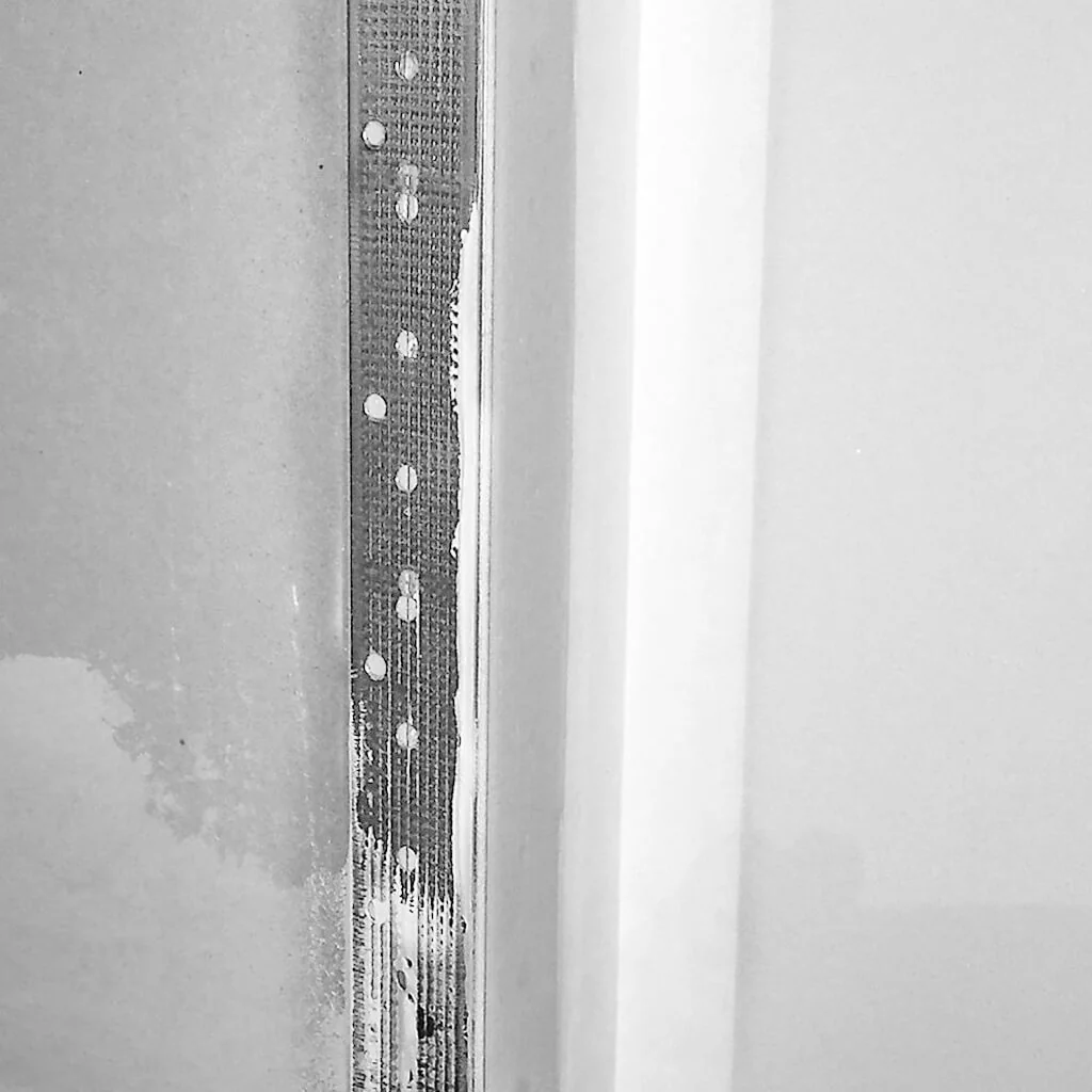 DuraDrive D100 1-1/4 in. x 8 ft. 25-Gauge 90-Degree Zinc Coated Metal Corner Bead - Image 8