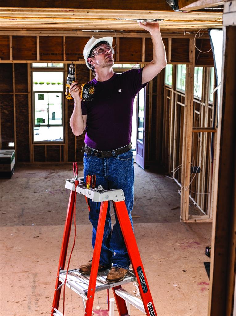 Louisville FXP1710 10 ft. Fiberglass Platform Ladder, 300 Lbs. Grade 1A - Image 5