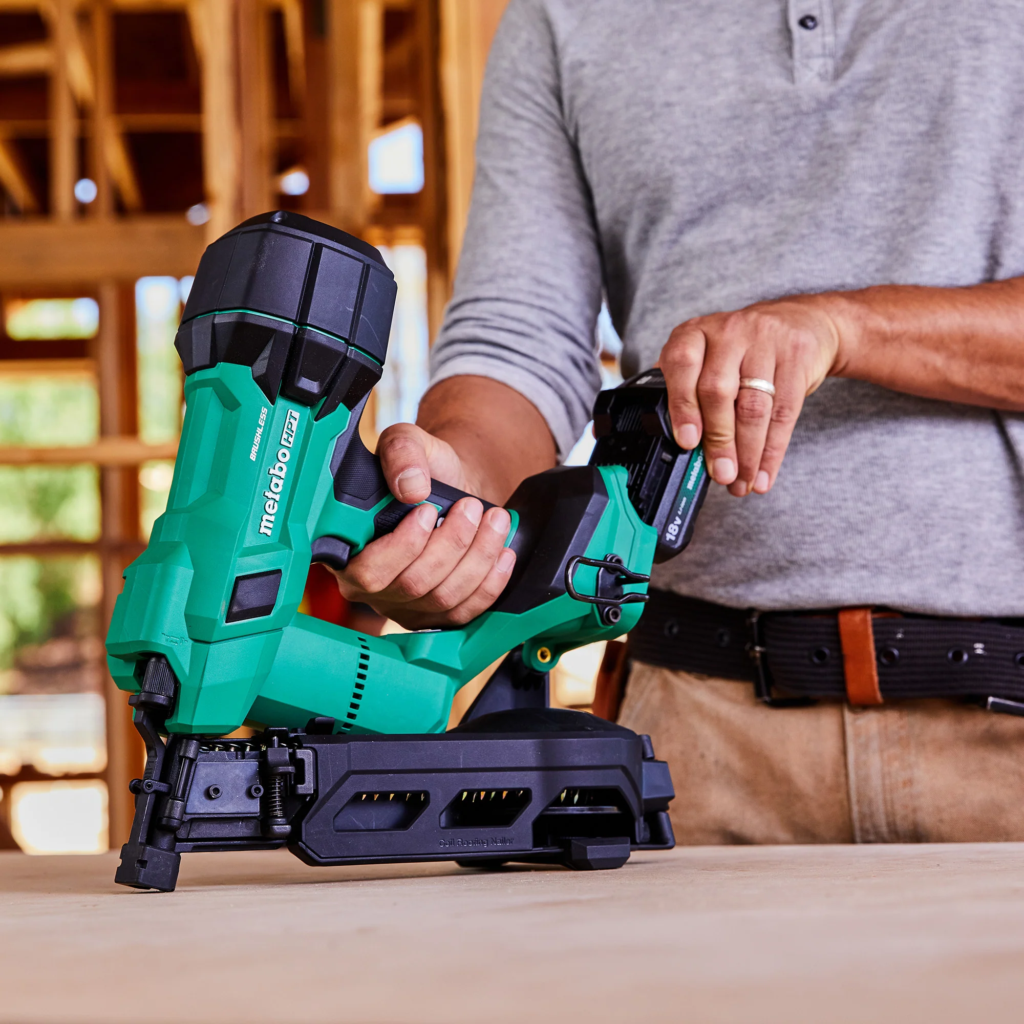 Metabo HPT NV1845DAM 18V Roofing Nailer Kit (1 x 2.0 Ah) - Image 4
