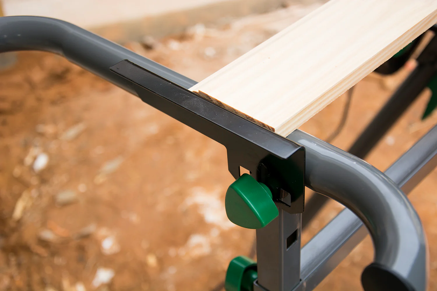 Metabo HPT UU240FM 51-13/16 in 30-7/8 in 36-23/32 in Heavy Duty Miter Saw Stand - Image 7
