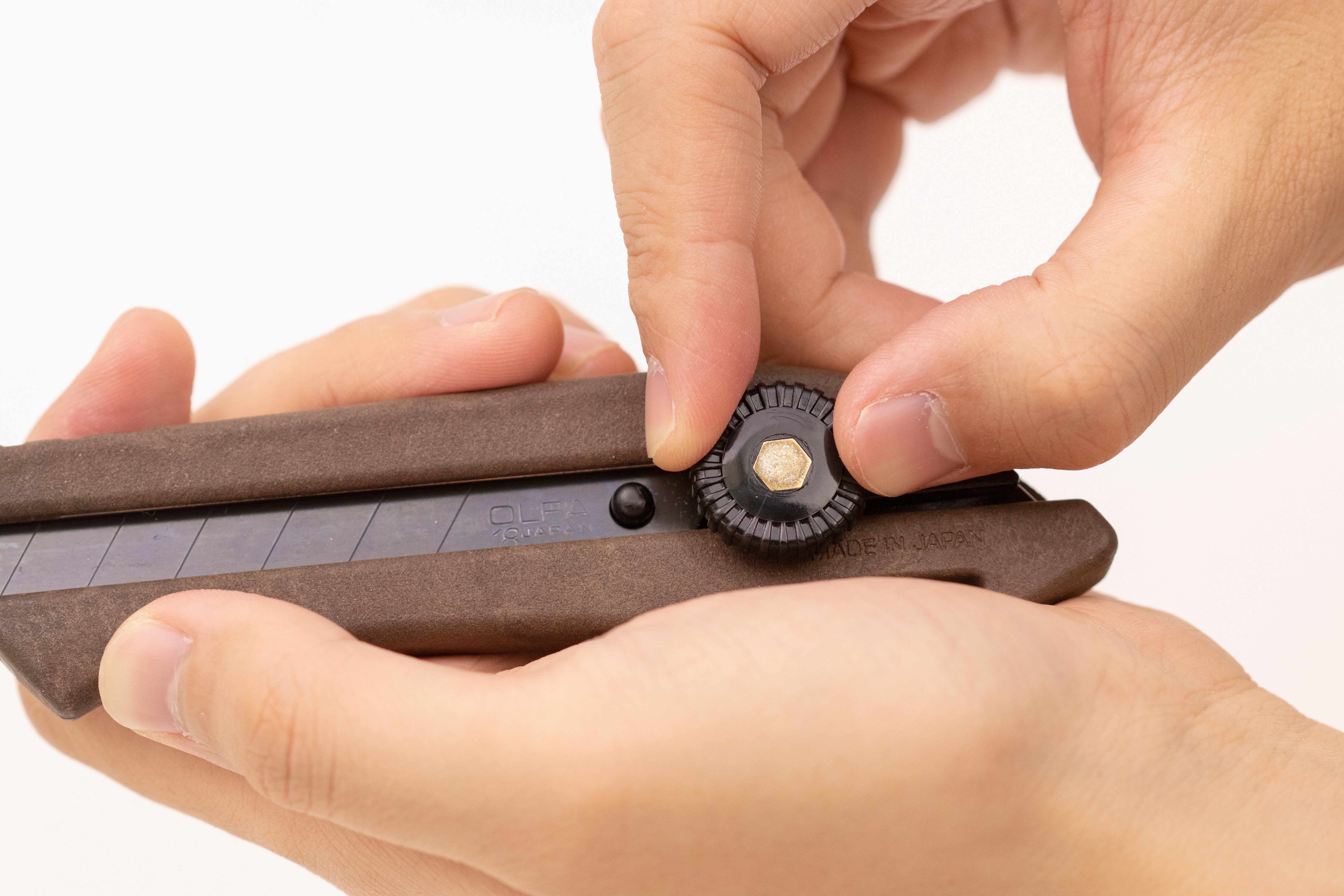 Olfa Ratchet Lock Utility Knife w/Composite Wood Handle 18mm - Image 3