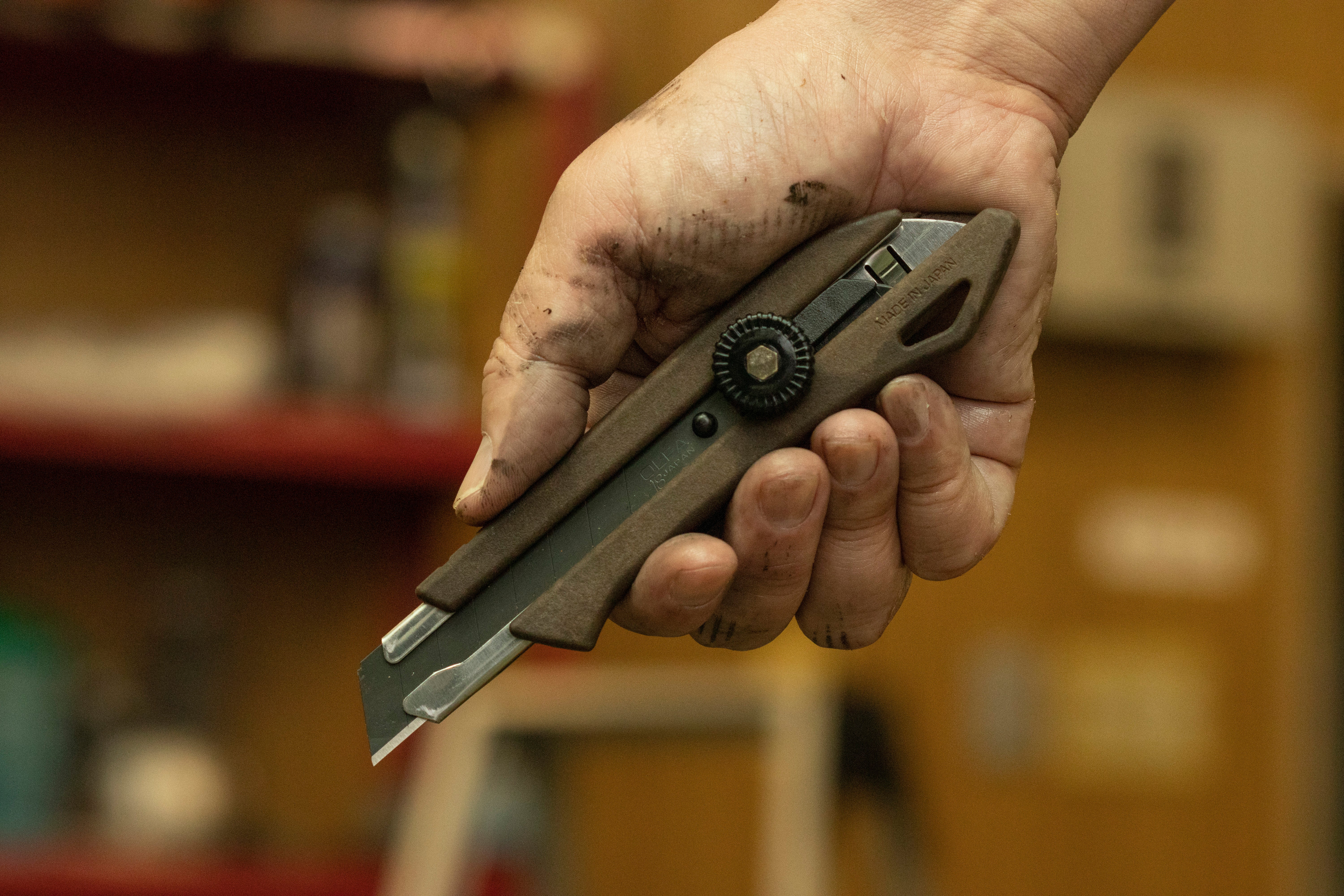 Olfa Ratchet Lock Utility Knife w/Composite Wood Handle 18mm - Image 4